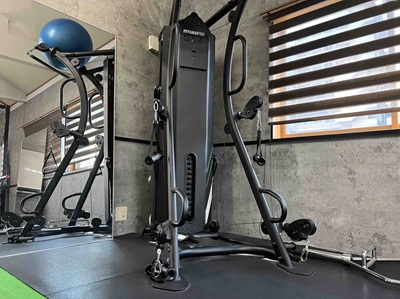 戸畑のパーソナルジムSUNFITにある豊富なトレーニング器具と設備